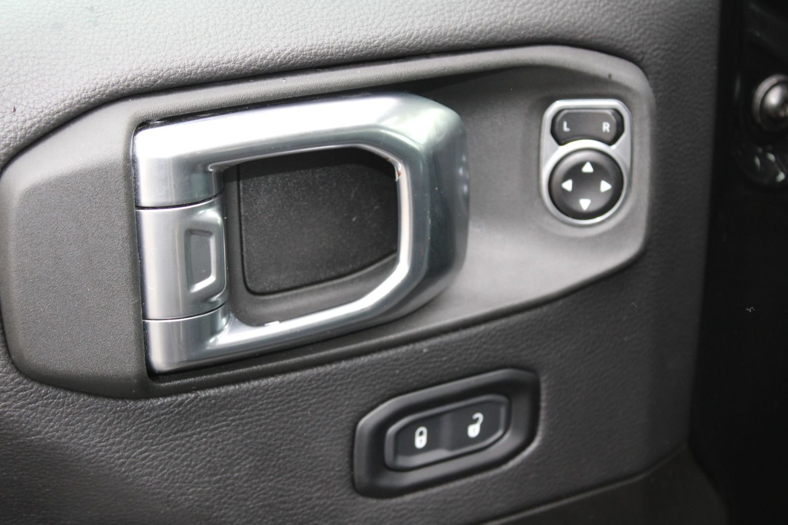 Used 2025 Black Jeep Sahara image 22