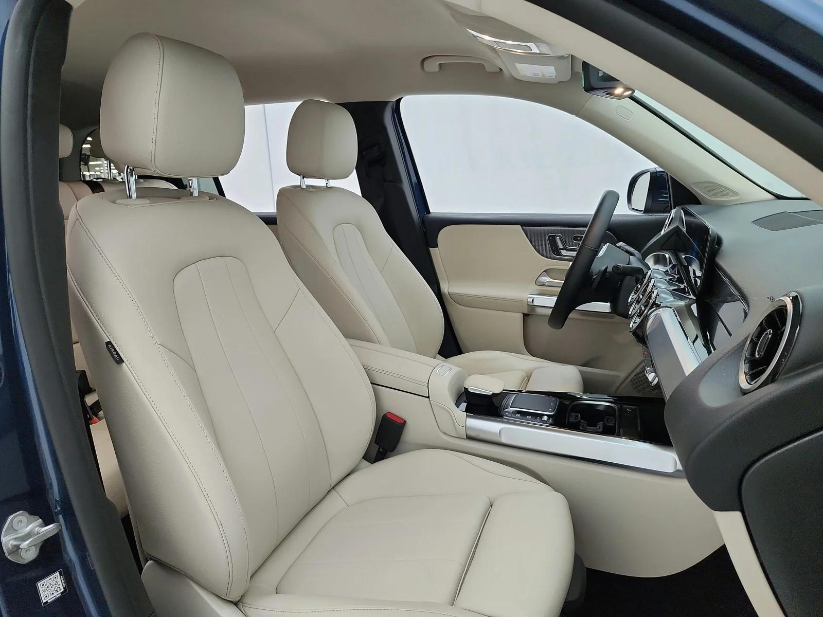 Used 2022 Denim Blue Metallic Mercedes-Benz GLB 250 SUV image 19