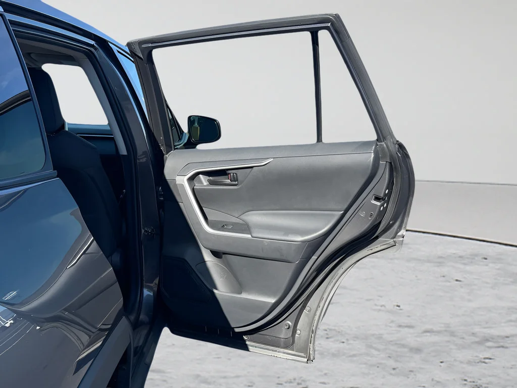 2024 Toyota RAV4 LE - Photo 28