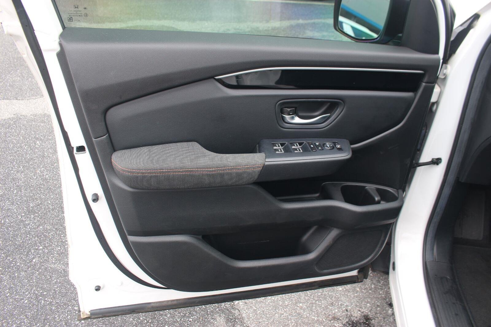 Used 2025 White Honda Sport image 12