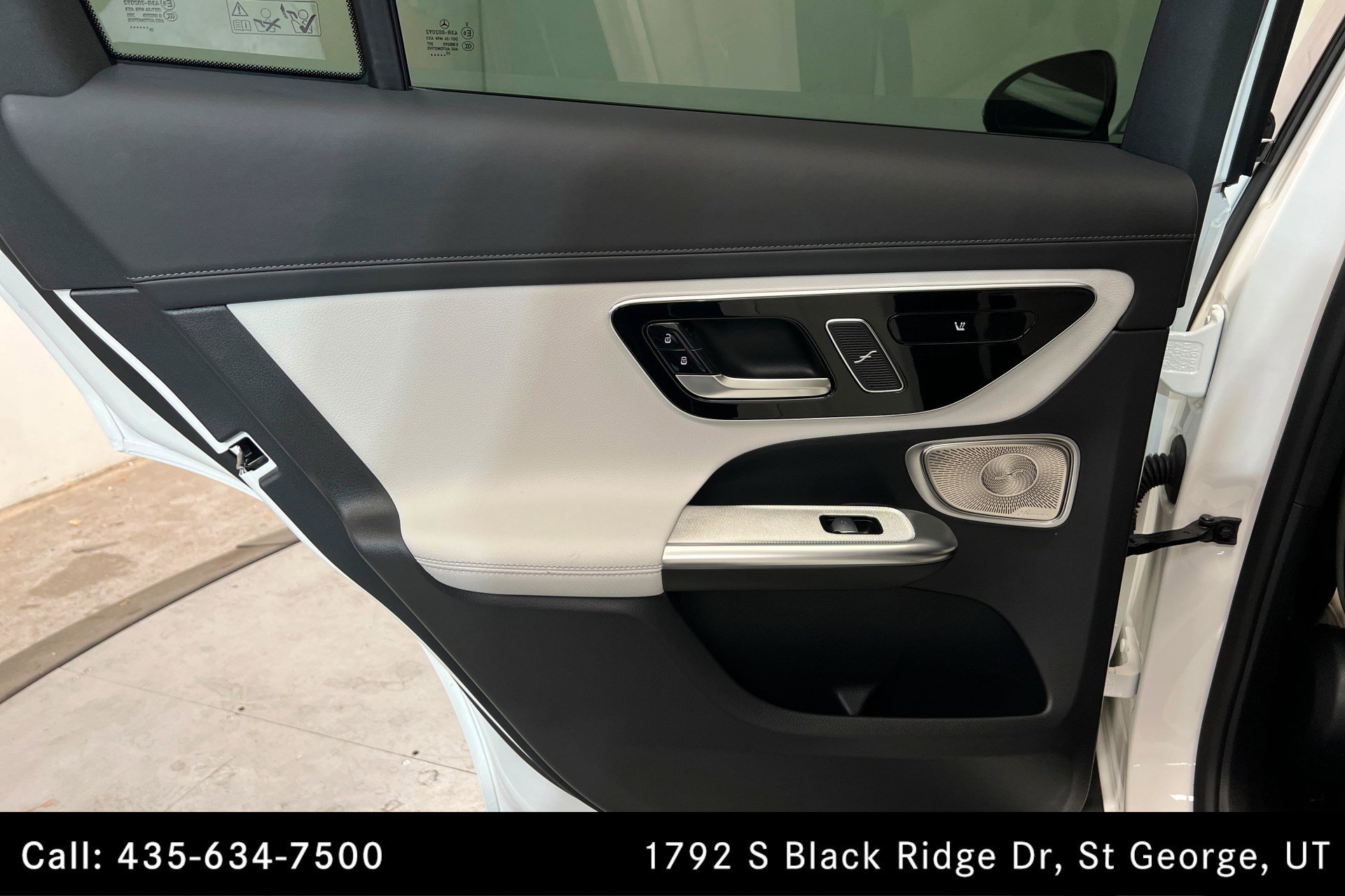 Certified Used 2026 Polar White Mercedes-Benz GLC 300 image 19