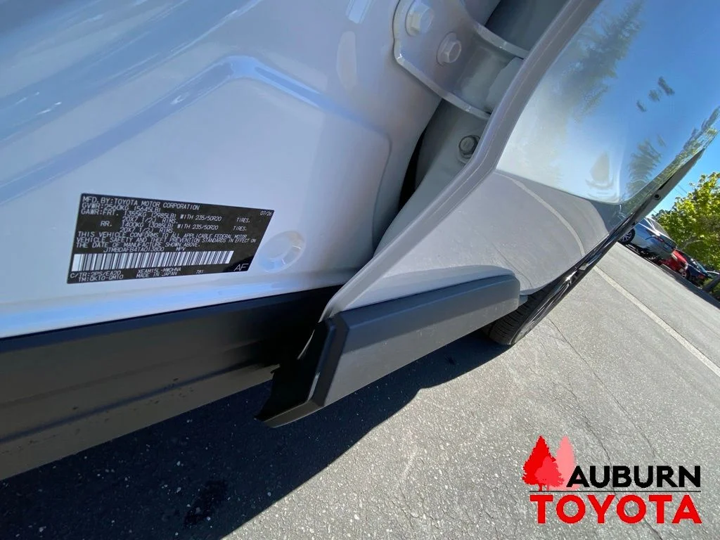 New 2026 Wind Chill Pearl with Midnight Black Metallic roof <sup>1</sup> Toyota  Limited image 32