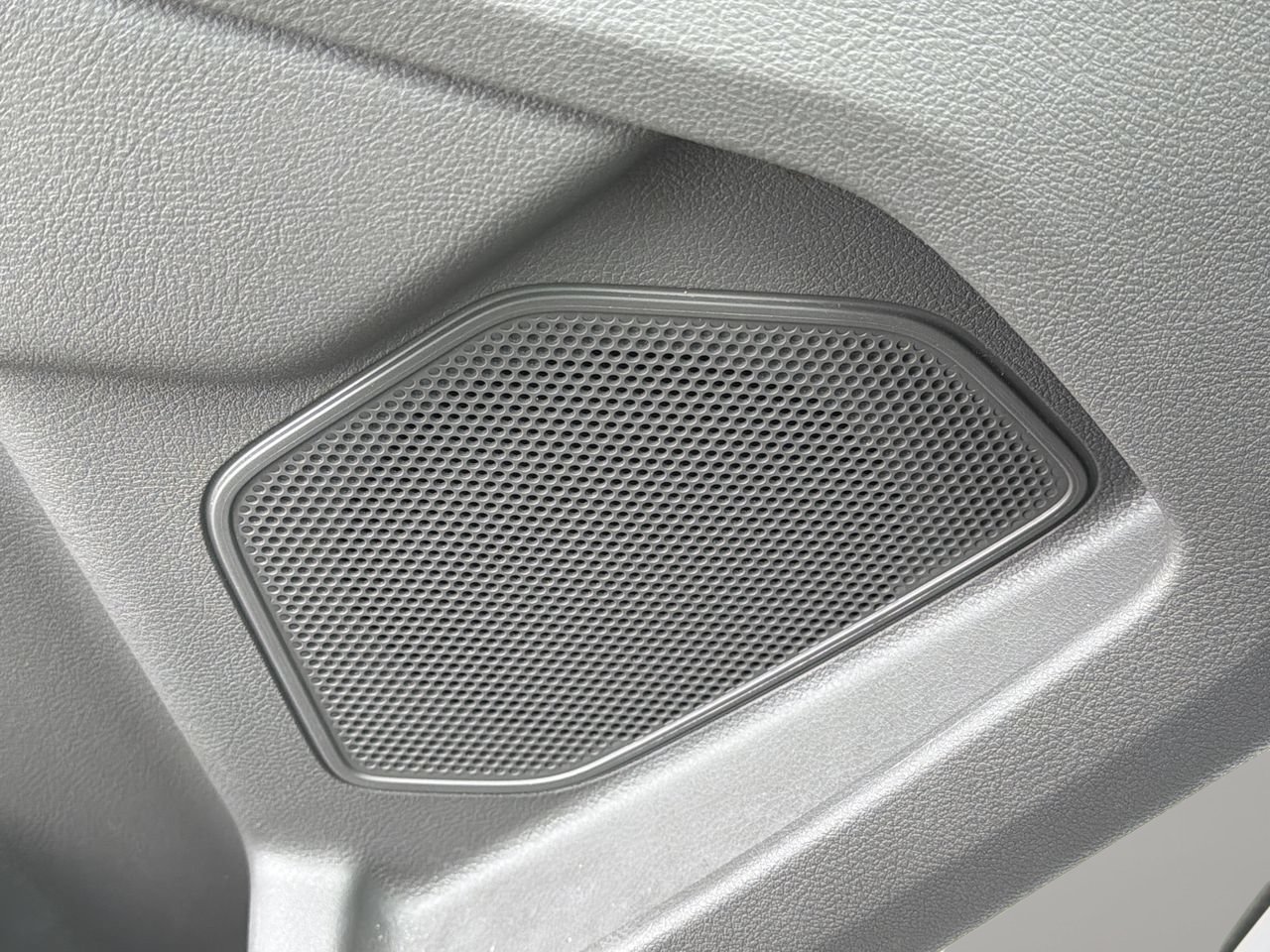 Used 2025 Oxford White Ford XLT image 19