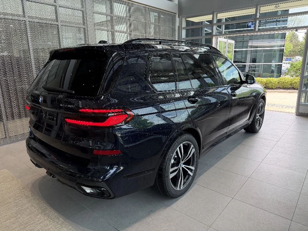 2027 BMW X7 40i - Photo 6