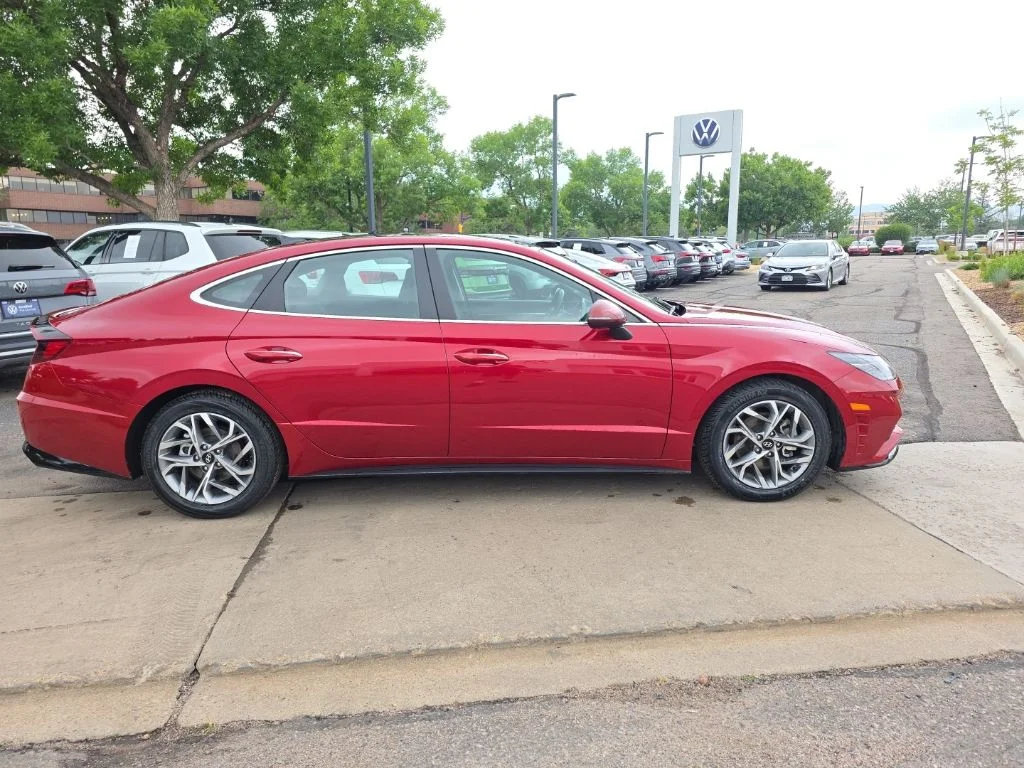 Used 2023 Red Hyundai SEL image 6