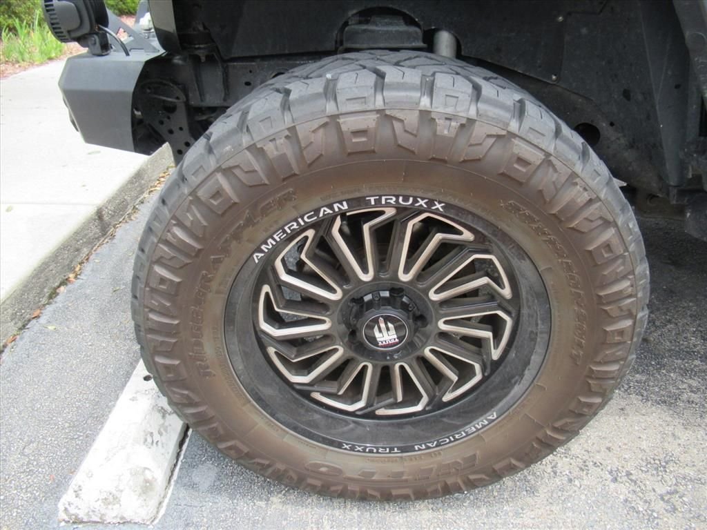 Used 2020  Jeep Unlimited Sport image 5