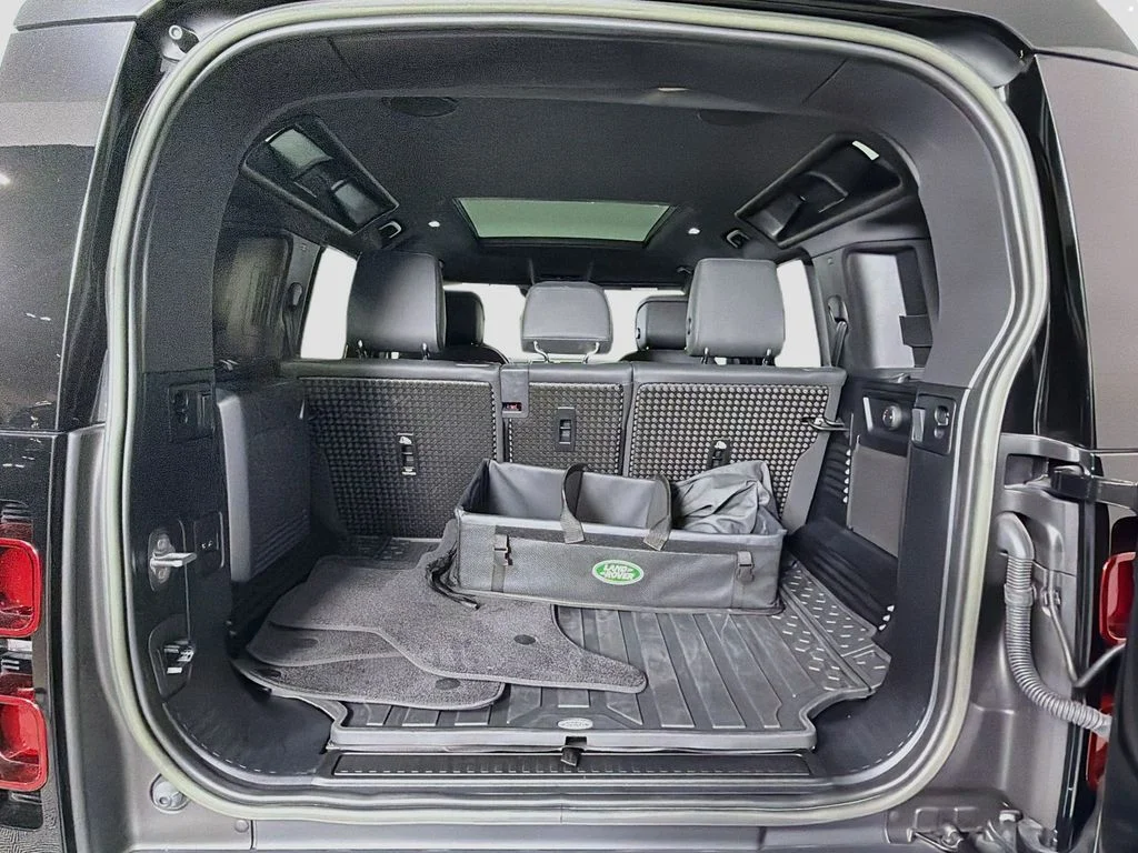 Used 2023 Black Land Rover SE image 28