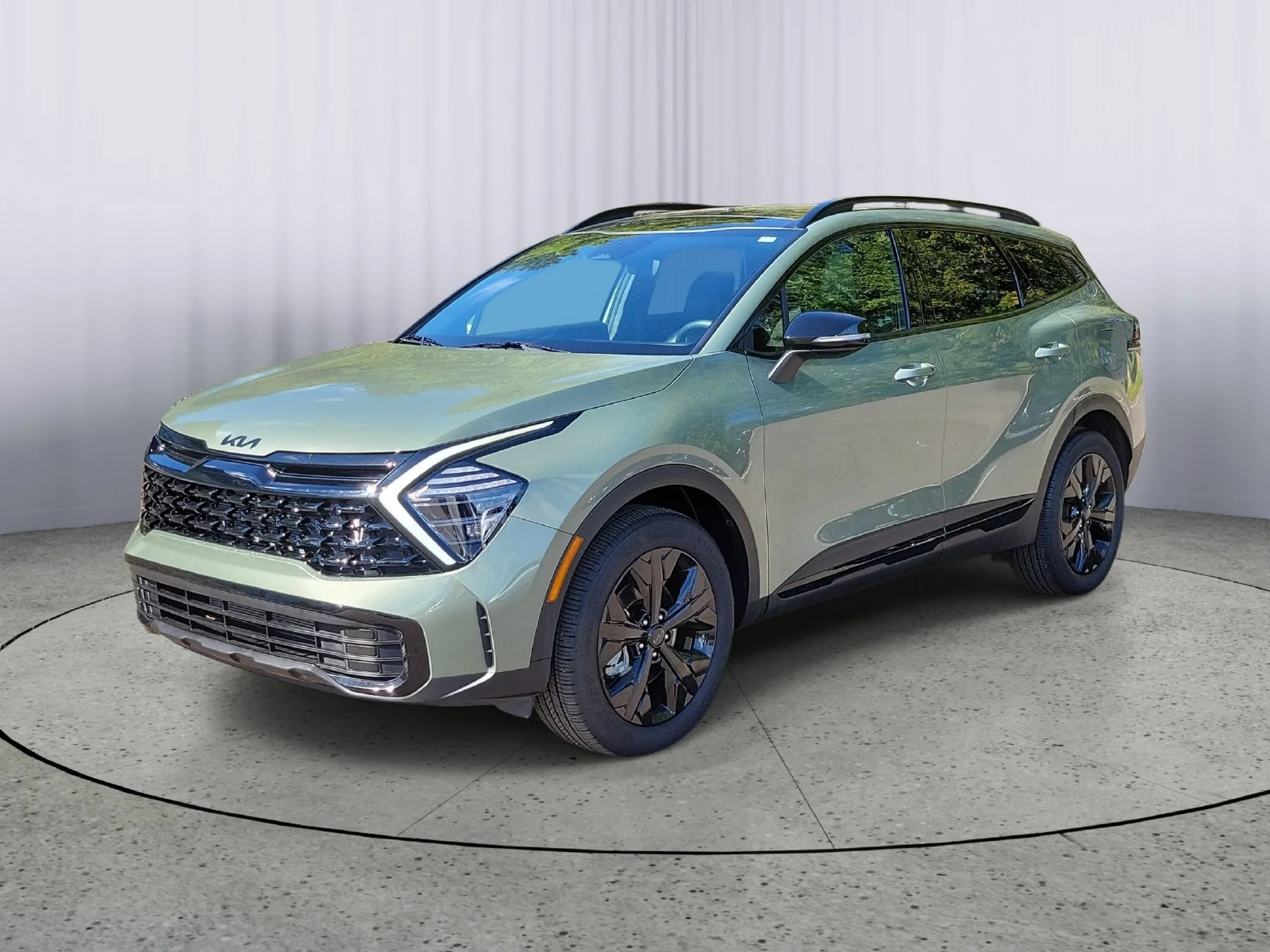 Certified Used 2025 Green Kia X-Line image 5