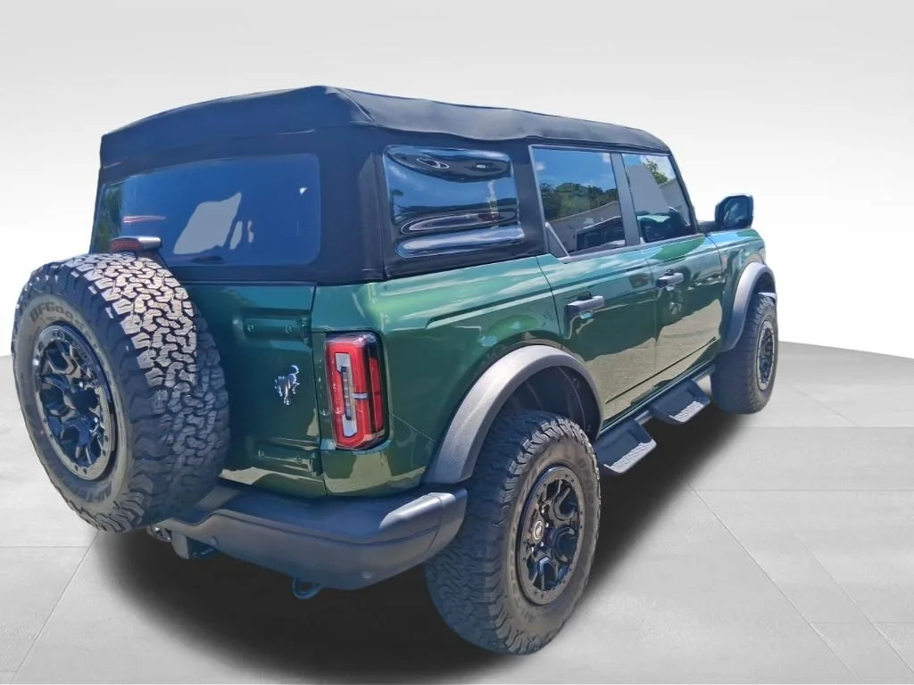 Used 2023 Green Ford Badlands image 5