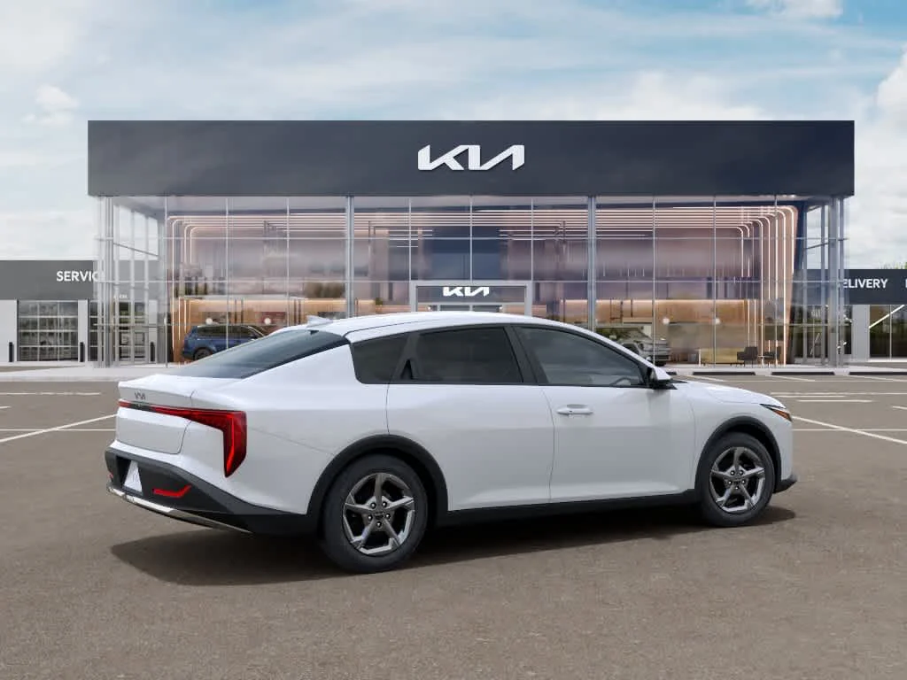 New 2026 SWP/SNOW WHITE Kia LXS image 6