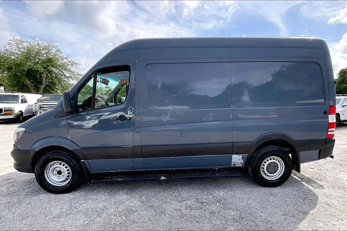 Used 2018  Mercedes-Benz Standard Roof V6 image 14