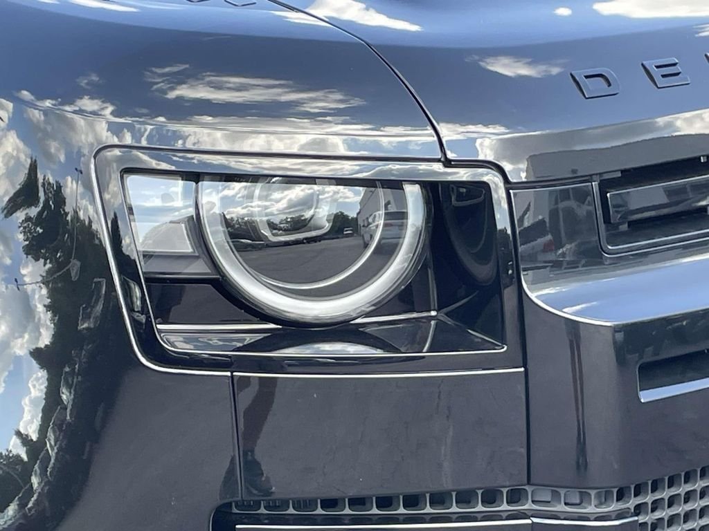 New 2026 Santorini Black Land Rover X-Dynamic SE image 4
