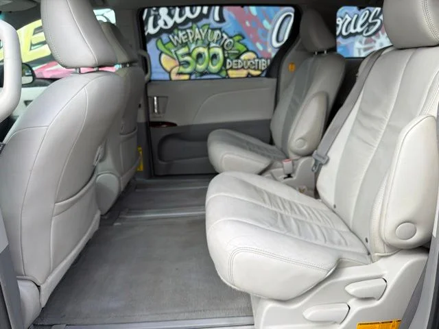 Used 2011 Silver Toyota XLE image 21