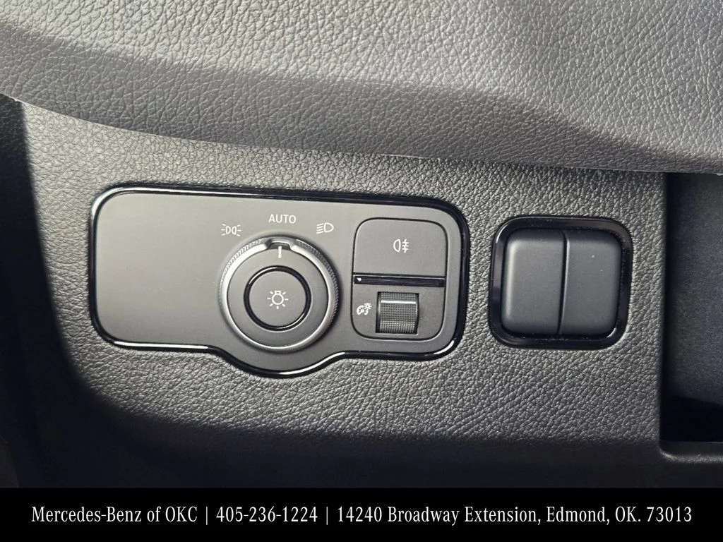 Used 2025 White Mercedes-Benz Cargo 170 WB image 22