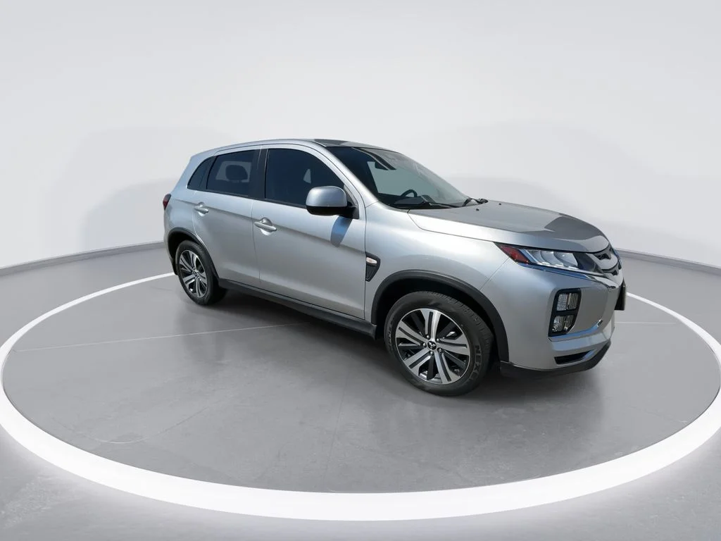 Used 2024 Silver Mitsubishi 2.0 ES image 2