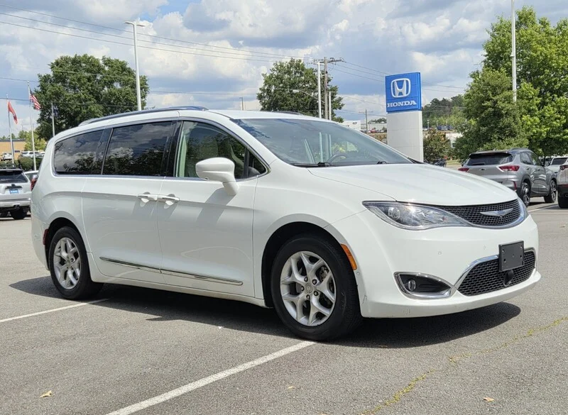Used 2019 Bright White Clearcoat CHRYSLER TOURING L PLUS image 4