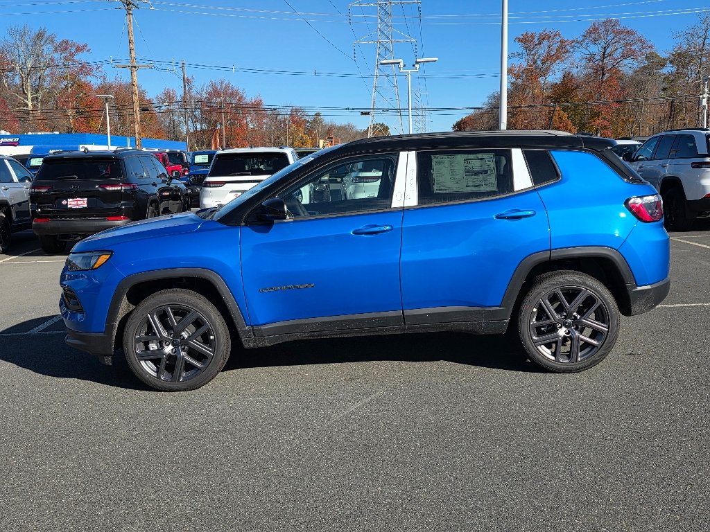 New 2026 Hydro Blue Pearl-Coat Exterior Paint Jeep Limited image 9