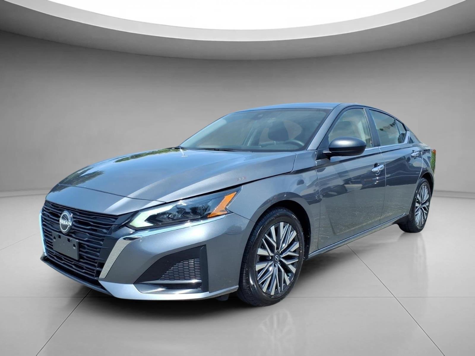Used 2024 Gun Metallic Nissan 2.5 SV image 1