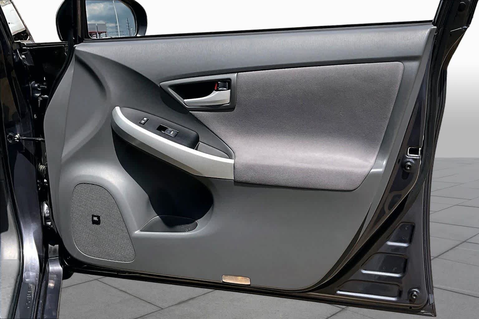 Used 2011 Winter Gray Metallic Toyota III image 22