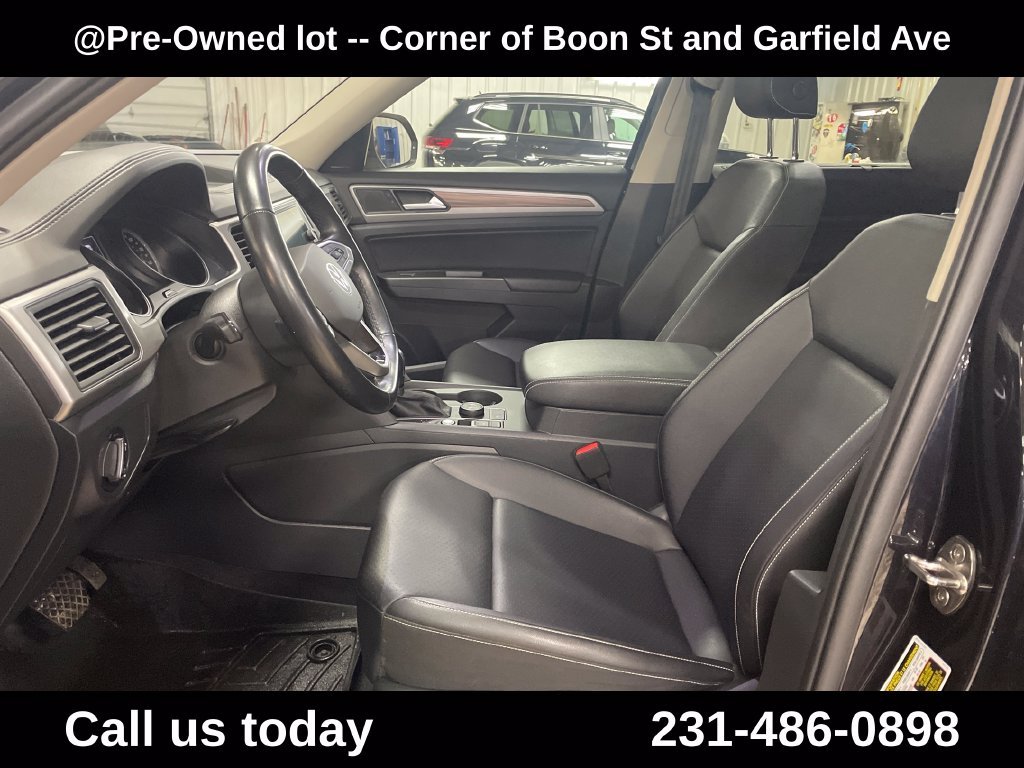 Used 2021 Black Volkswagen 3.6L V6 SE w/Technology image 13