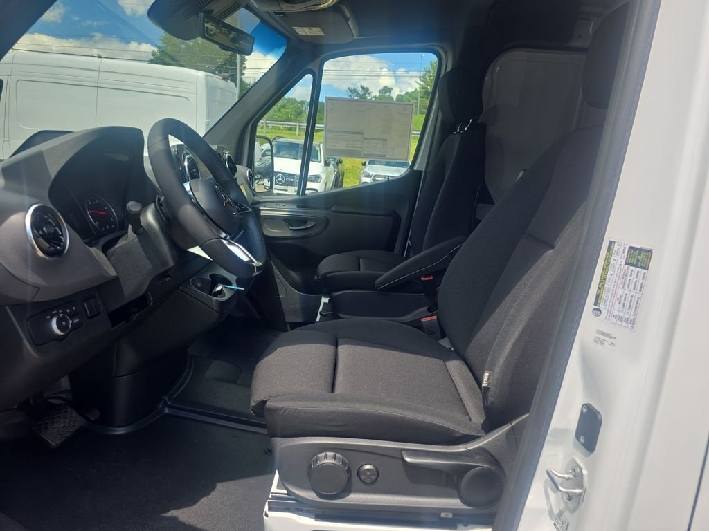 New 2026 Arctic White Mercedes-Benz Cargo 144 WB image 9
