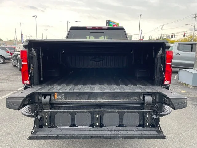 2025 Chevrolet Silverado 2500HD ZR2 - Photo 12