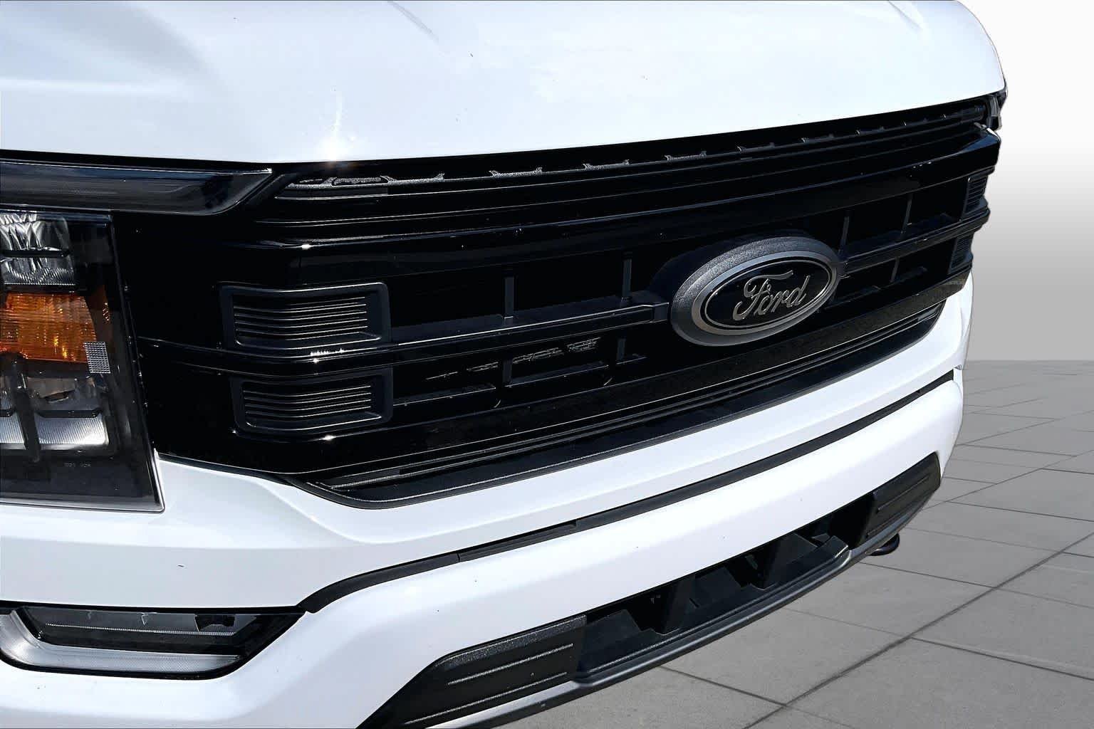 Used 2023 Oxford White Ford XLT image 30