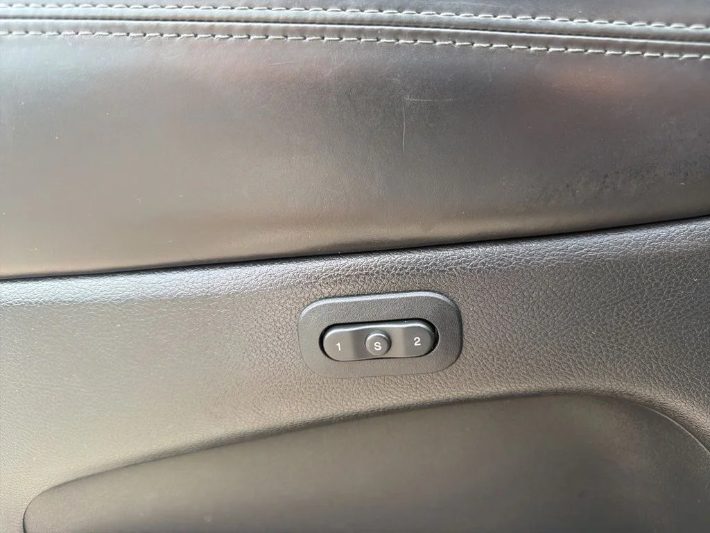 Used 2020 Black Jeep Overland image 32