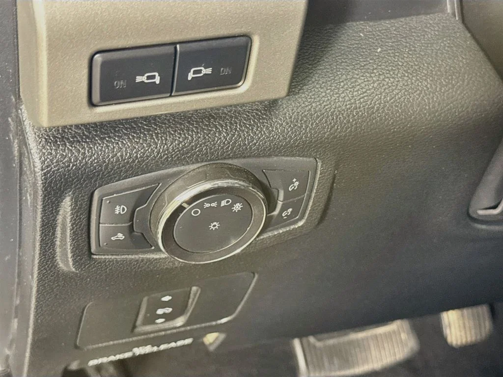 Used 2020 Silver Ford Lariat image 12