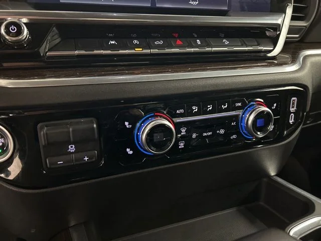 Used 2022 Silver GMC Elevation image 19