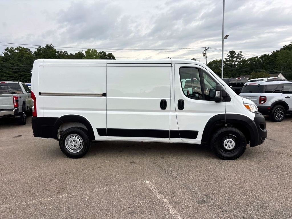 Used 2025 White Ram  image 2
