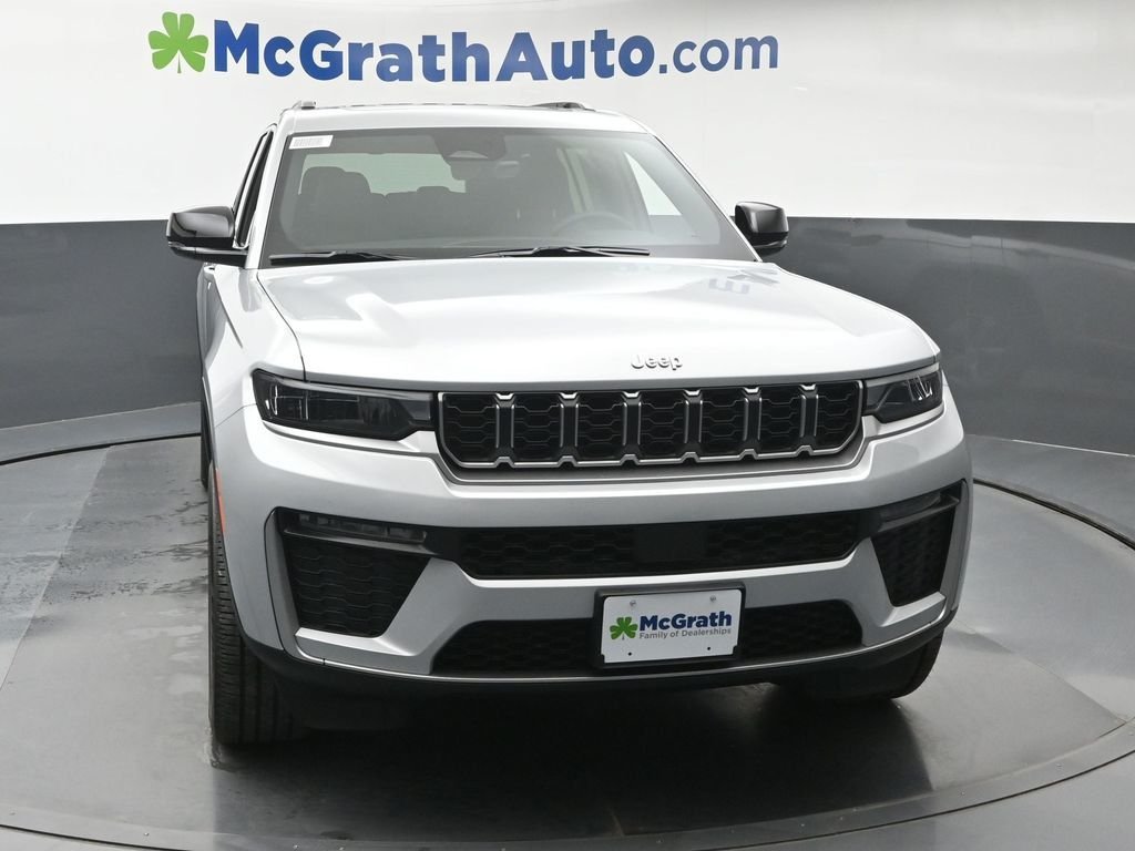 New 2026 Silver Zynith Exterior Paint Jeep Limited image 4