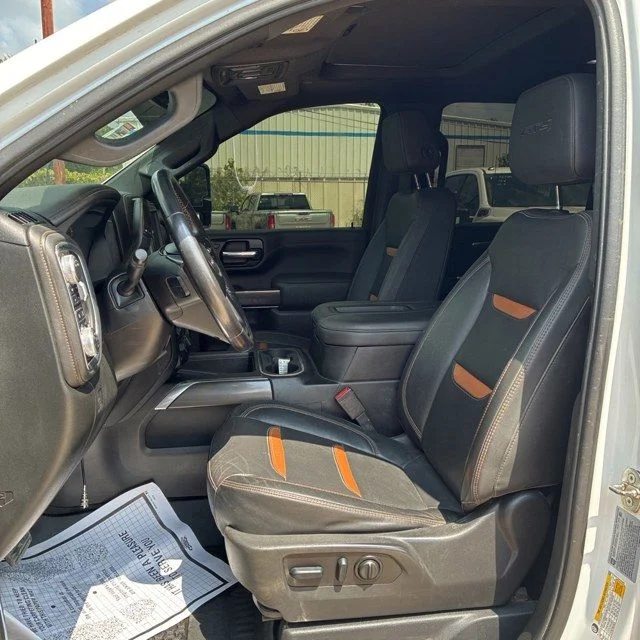 Used 2022 White GMC AT4 image 9