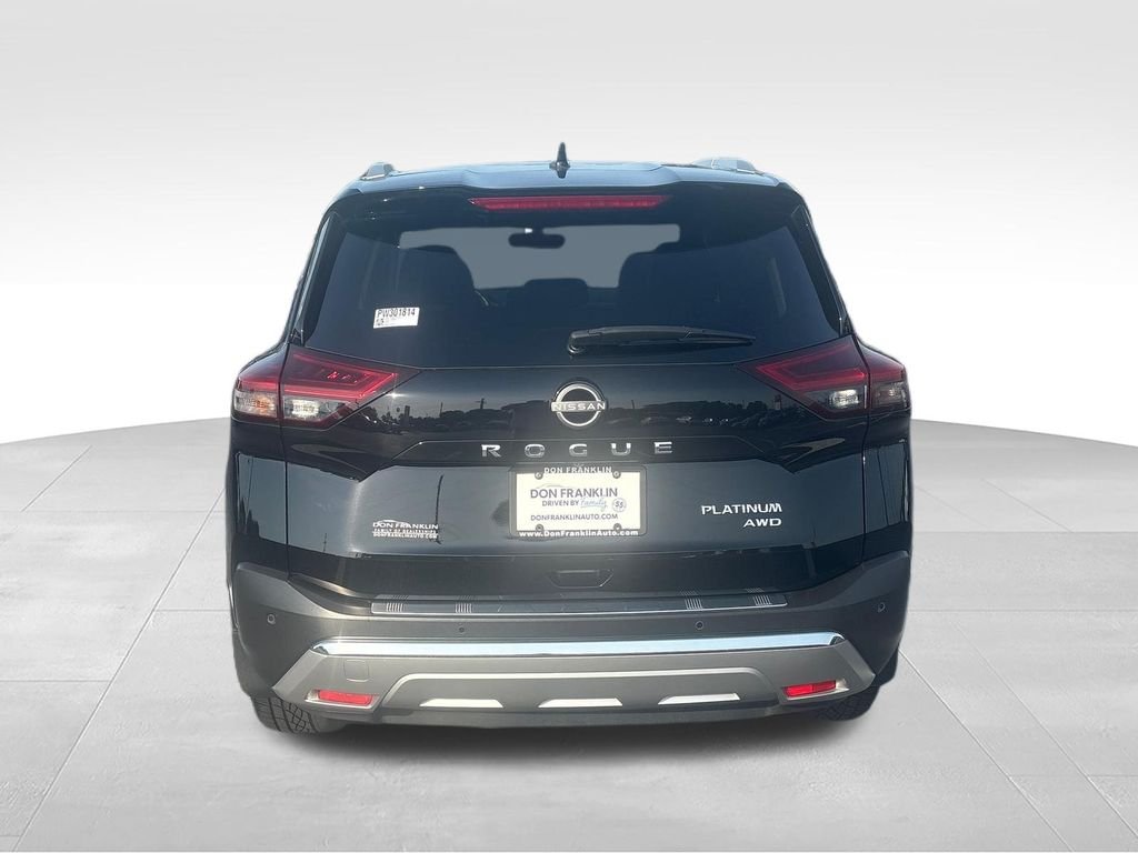 Used 2023 Black Nissan Platinum image 4
