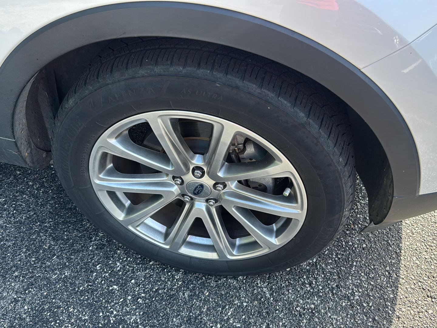 Used 2017 White Platinum Metallic Tri-Coat Ford Limited image 9