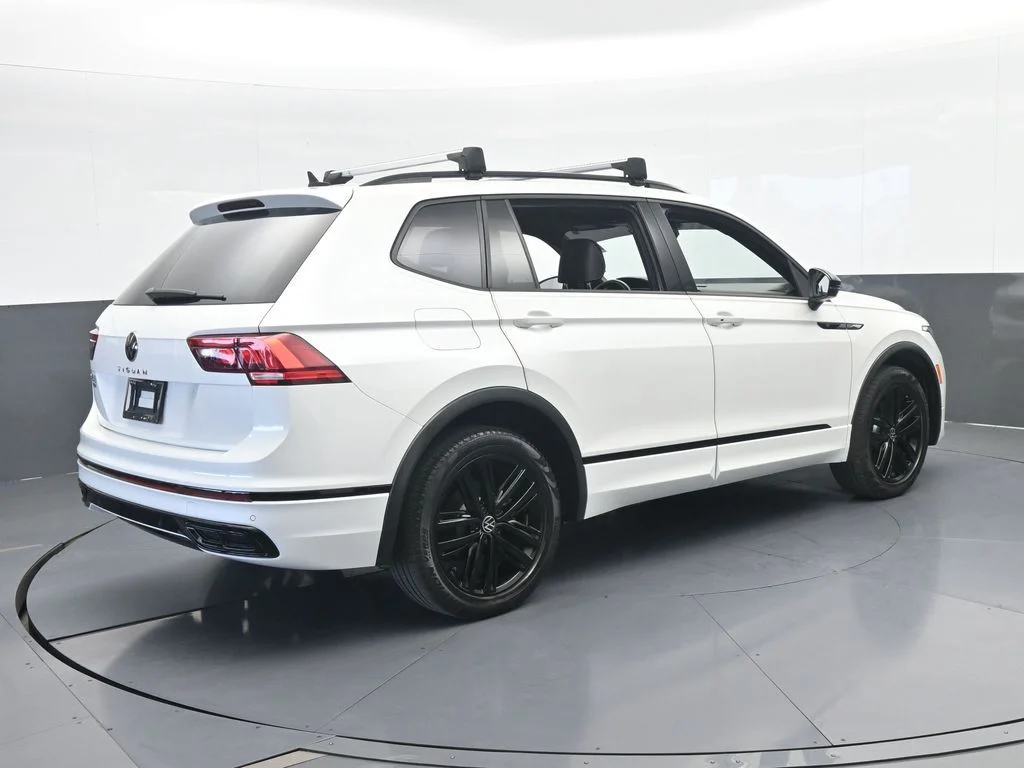 Used 2022 Oryx White Pearl Volkswagen 2.0T SE R-Line Black image 5