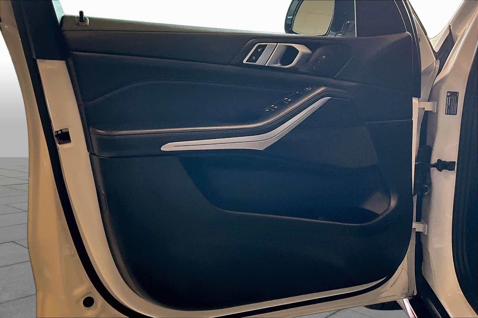 Used 2019 Alpine White BMW xDrive40i image 22
