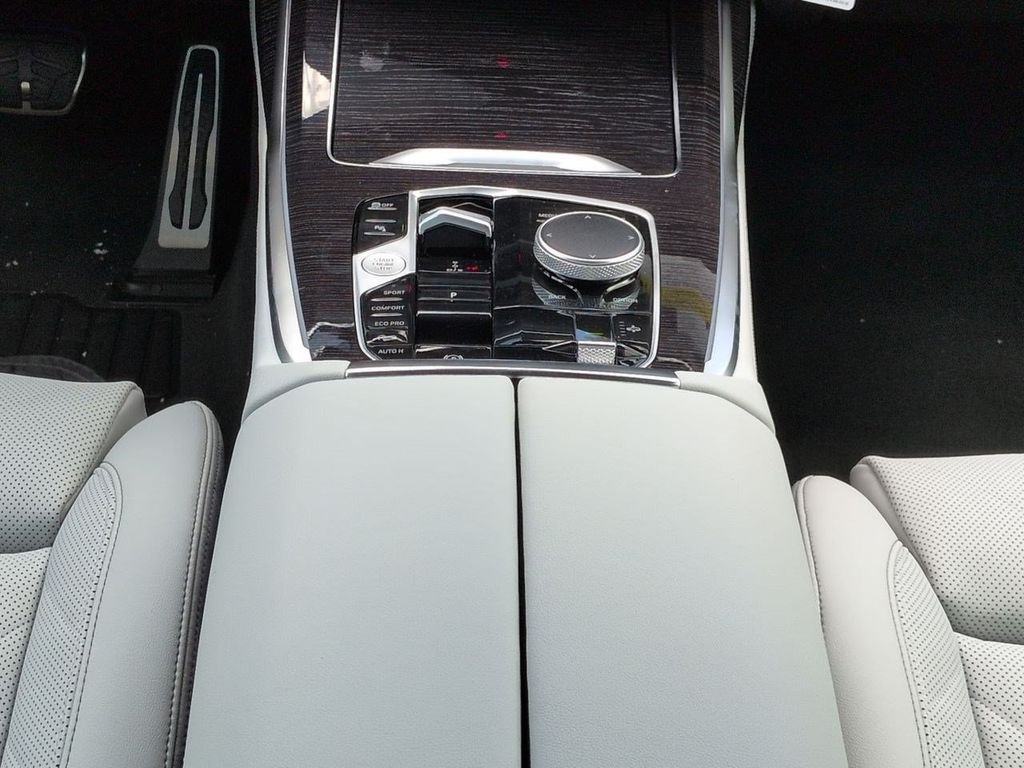 New 2027 Tanzanite Blue II Metallic BMW xDrive40i image 19