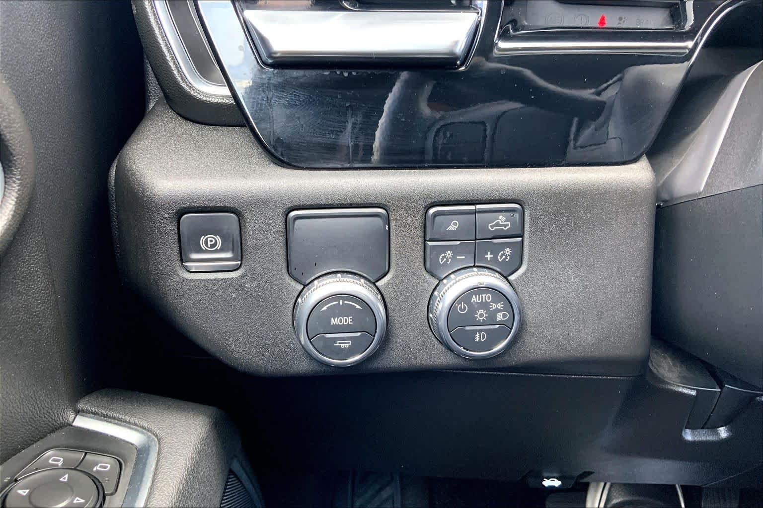 Used 2026 Summit White GMC SLT image 33