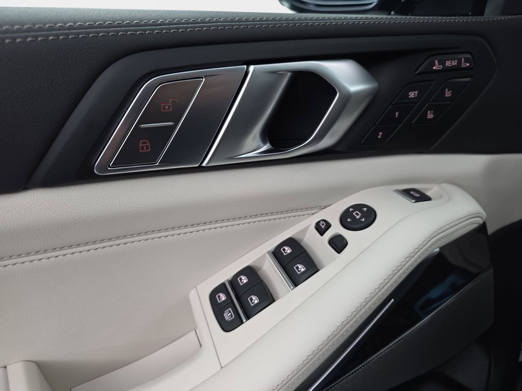 New 2026 Carbon Black Metallic BMW M60i image 28