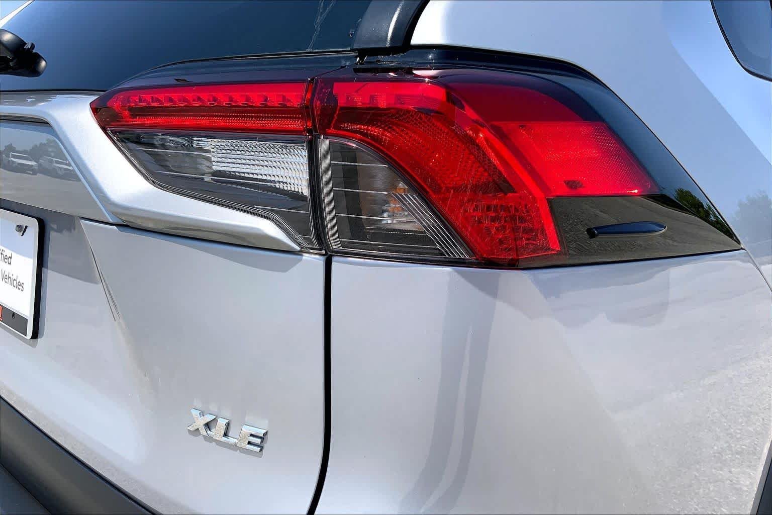 Used 2022 Silver Sky Metallic Toyota XLE Premium image 30
