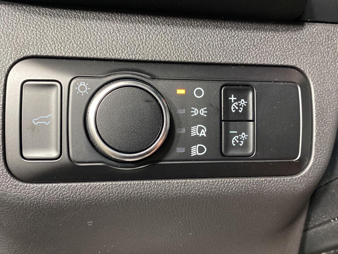 Used 2023 Cinnabar Red Ford Active image 13
