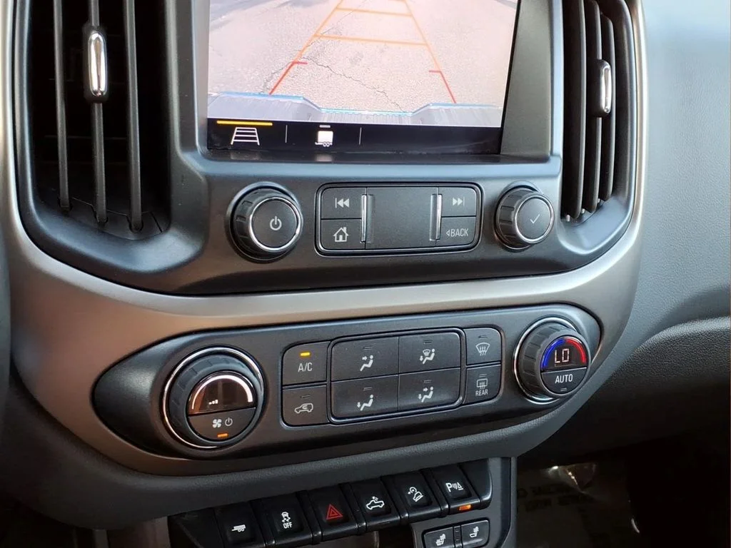 Used 2022 Blue Chevrolet Z71 image 6