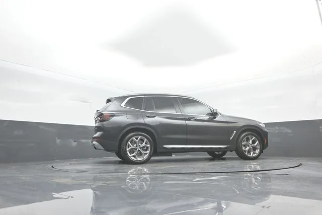 Used 2022 Dark Graphite BMW xDrive30i image 41