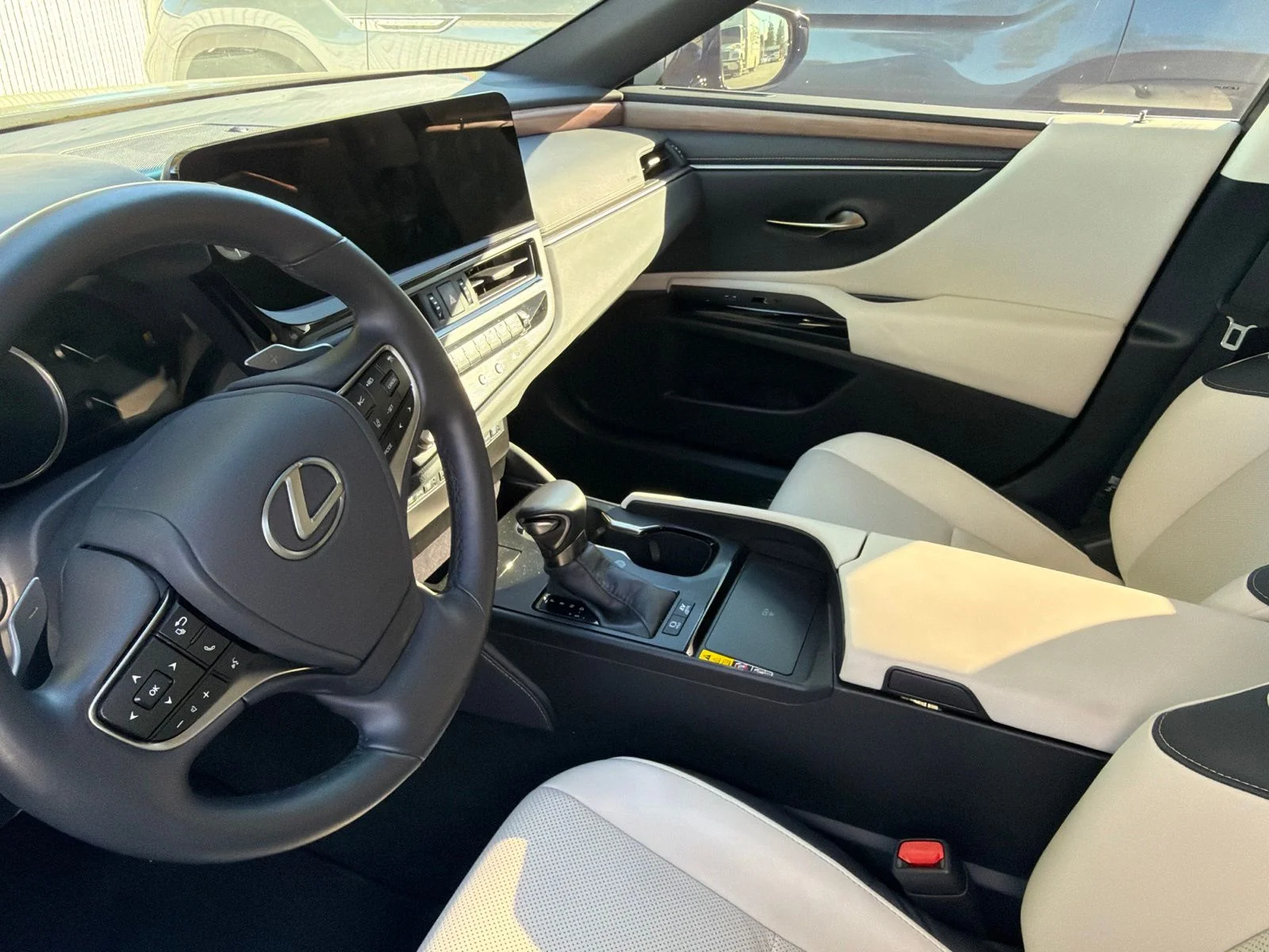 Used 2025 Caviar Lexus 300h image 5