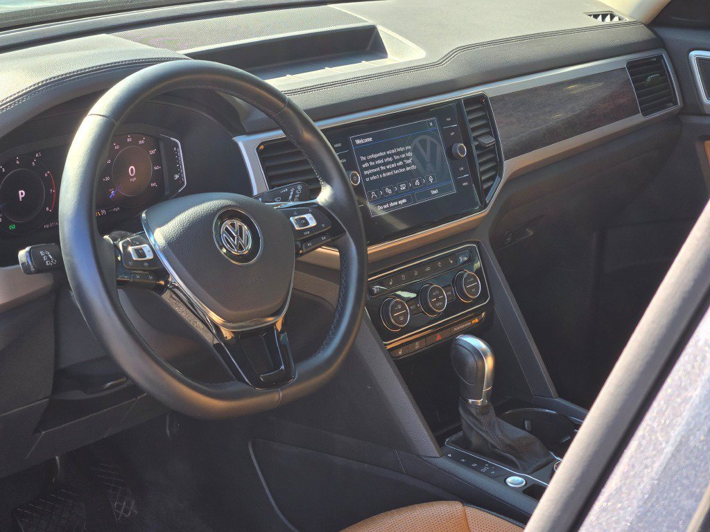 Used 2019 Platinum Gray Metallic Volkswagen SEL Premium image 25