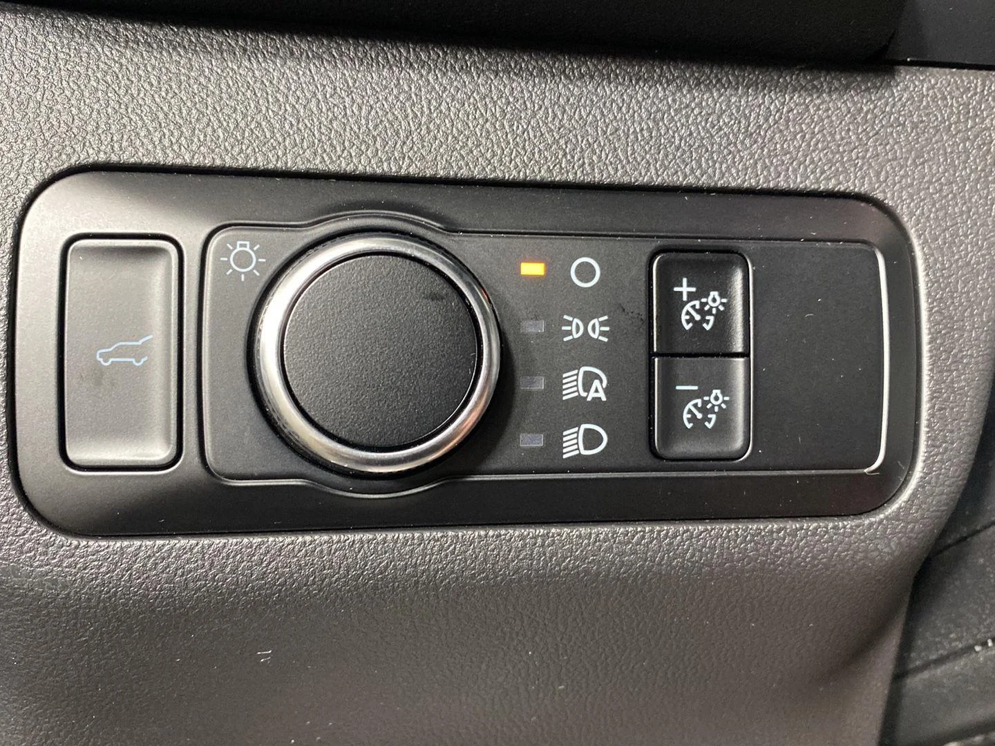 Used 2023 Cinnabar Red Ford Active image 13