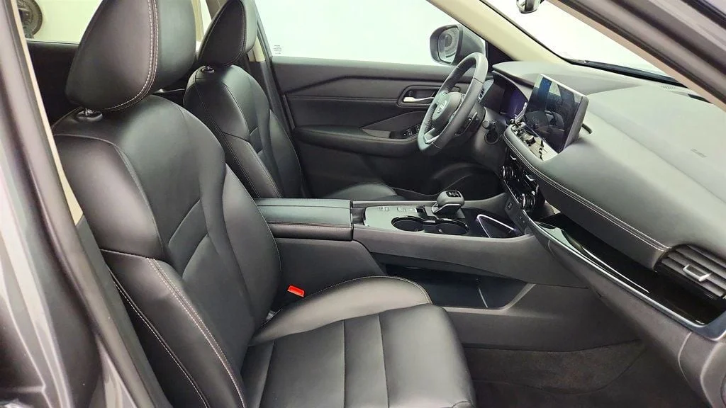 Used 2024 Gun Metallic Nissan FWD SL w/ Premium Pkg image 24