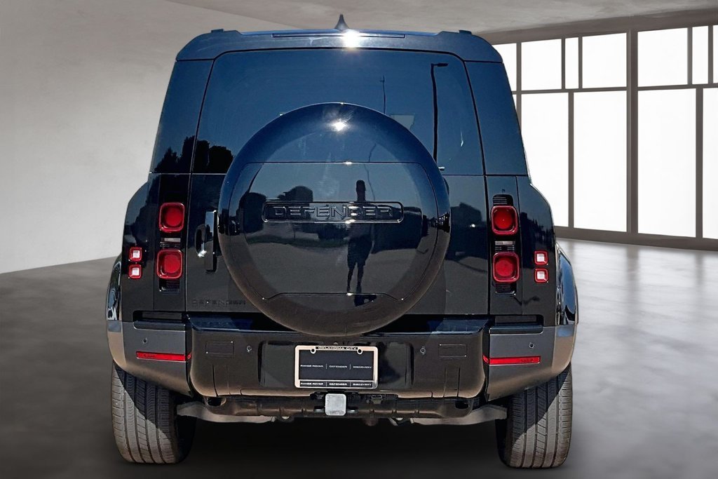 Used 2024 Black Land Rover S image 4