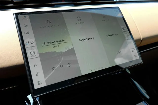 New 2026 Fuji White Land Rover SE image 34